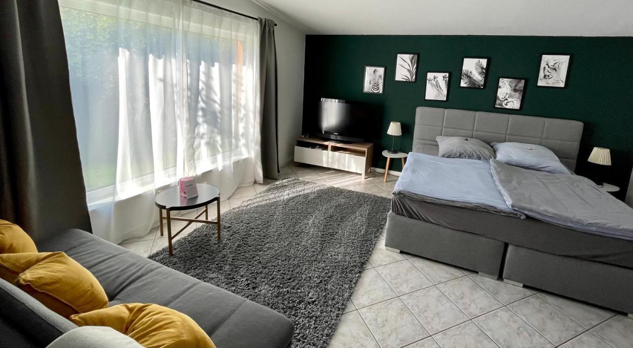 Apartment Sanders *